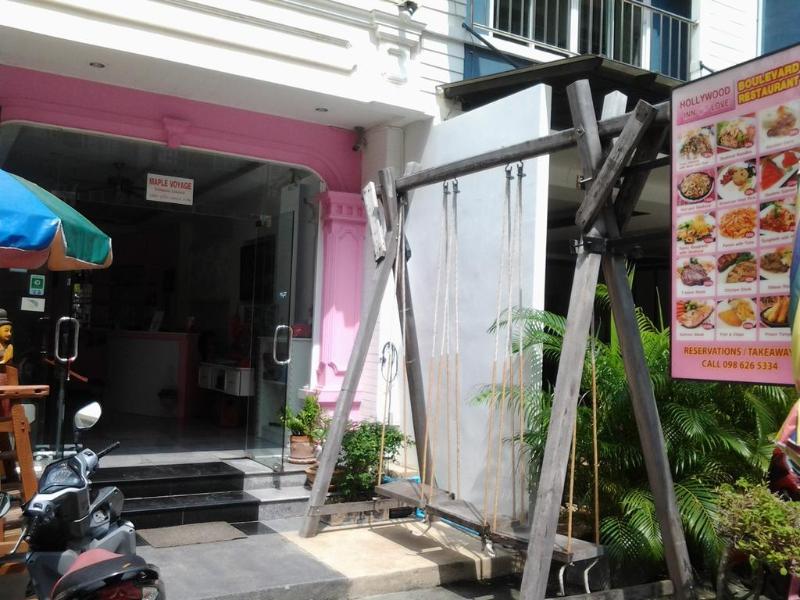 Photo of Hollywood Dannok Hotel, 2-star hotel in Danok