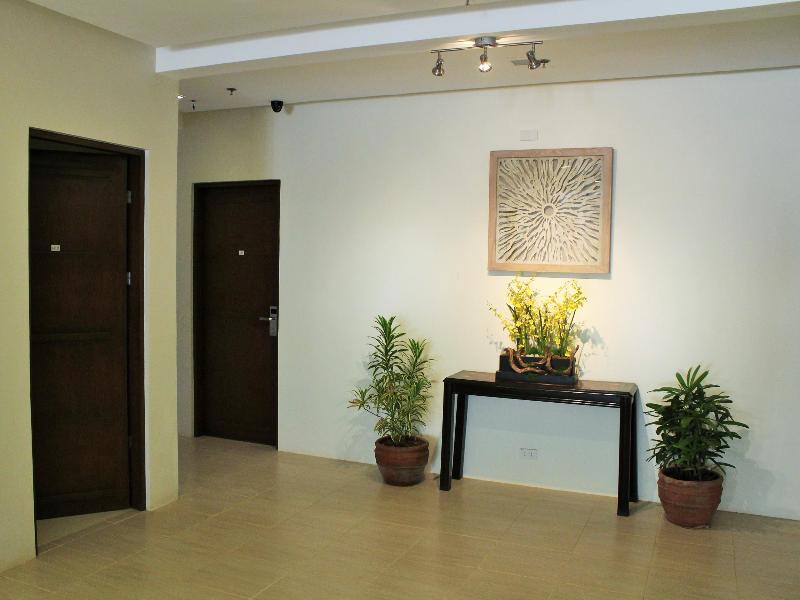 Photo of Coron Visitors Hotel, 2-star hotel in Coron