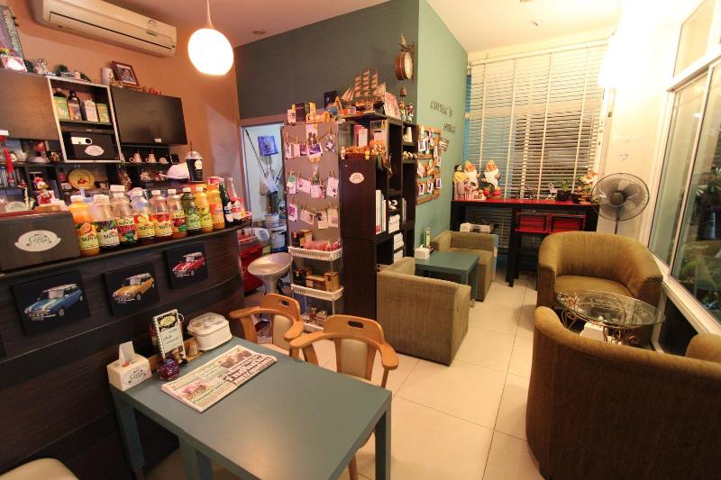 Photo of The Royal Bee Apart Hotel, 3-star hotel in Anusawari