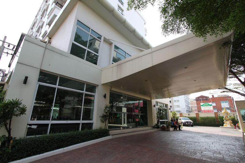 Photo of The Royal Bee Apart Hotel, 3-star hotel in Anusawari