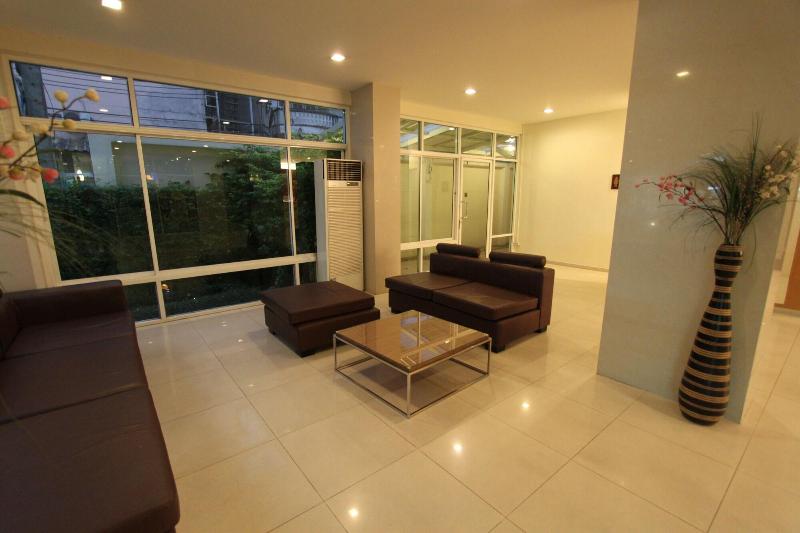 Photo of The Royal Bee Apart Hotel, 3-star hotel in Anusawari