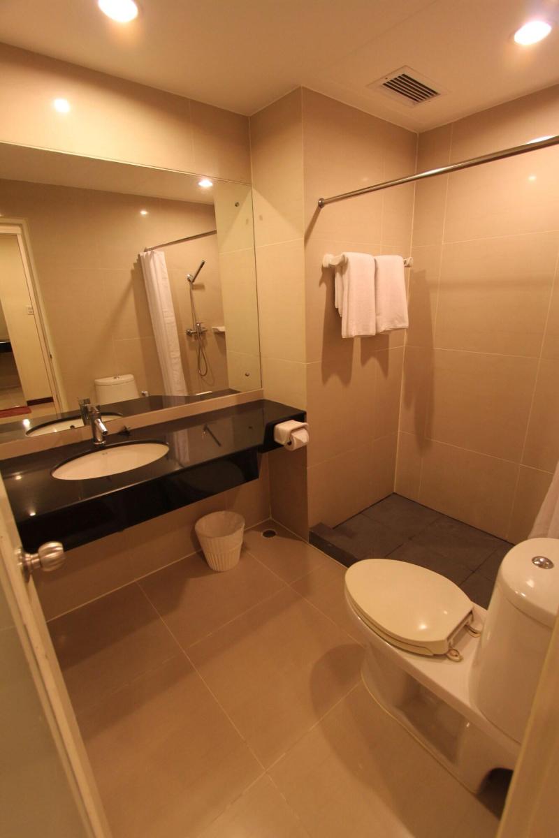 Photo of The Royal Bee Apart Hotel, 3-star hotel in Anusawari