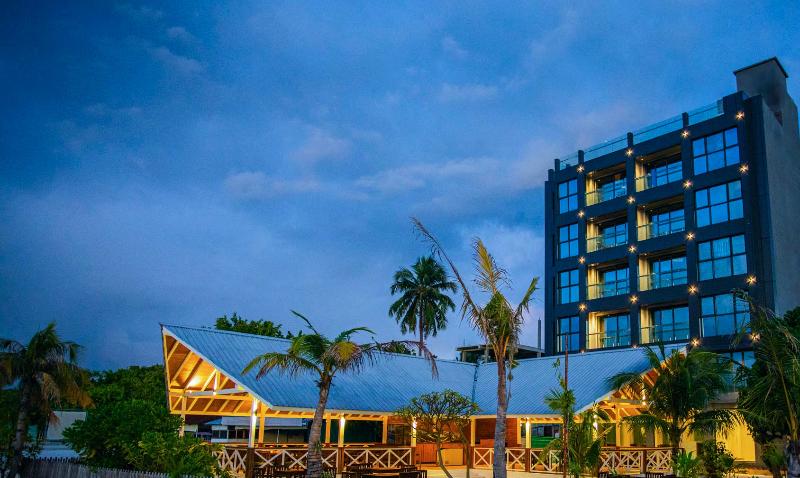 Beach Hotel Guraidhoo, Singapore