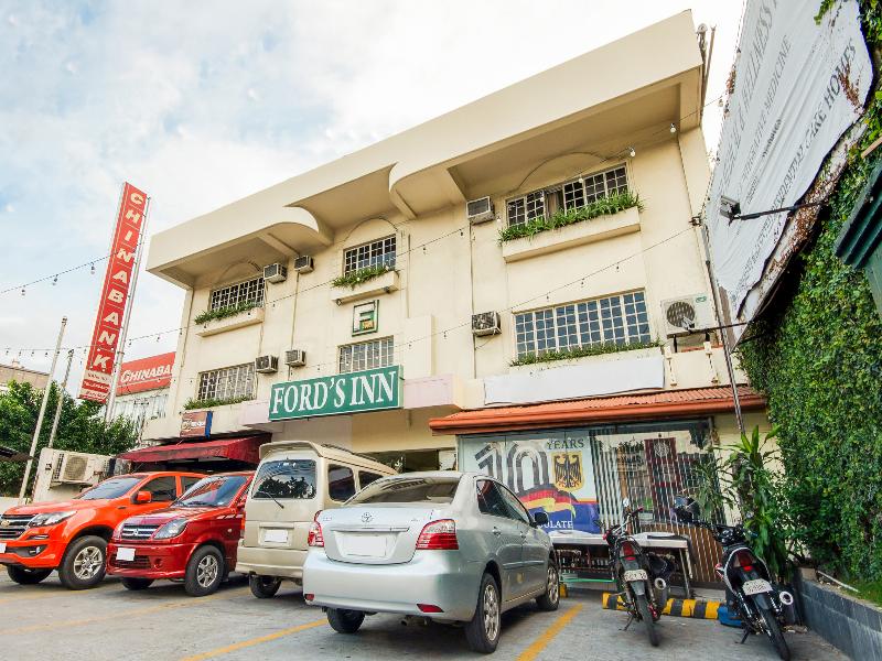 Vaccinated Staff - Capital O 146 Solace Hotel exterior, 3-Star hotel in Manila