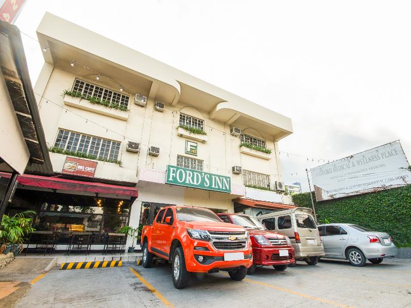 Photo of Vaccinated Staff - Capital O 146 Solace Hotel, 3-star hotel in Manila