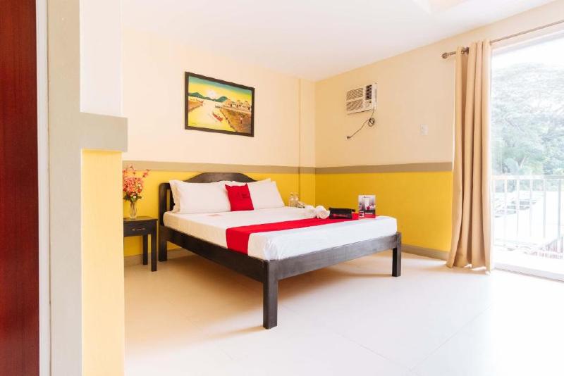 Photo of RedDoorz Premium @ THE GRAND PENINSULA SUITES, 4-star hotel in Balanga