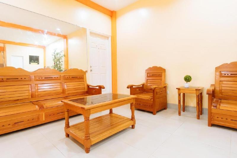 Photo of RedDoorz Premium @ THE GRAND PENINSULA SUITES, 4-star hotel in Balanga