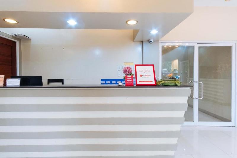 Photo of RedDoorz Premium @ THE GRAND PENINSULA SUITES, 4-star hotel in Balanga