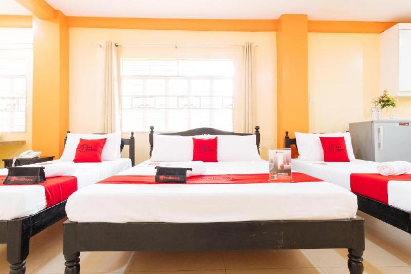 Photo of RedDoorz Premium @ THE GRAND PENINSULA SUITES, 4-star hotel in Balanga