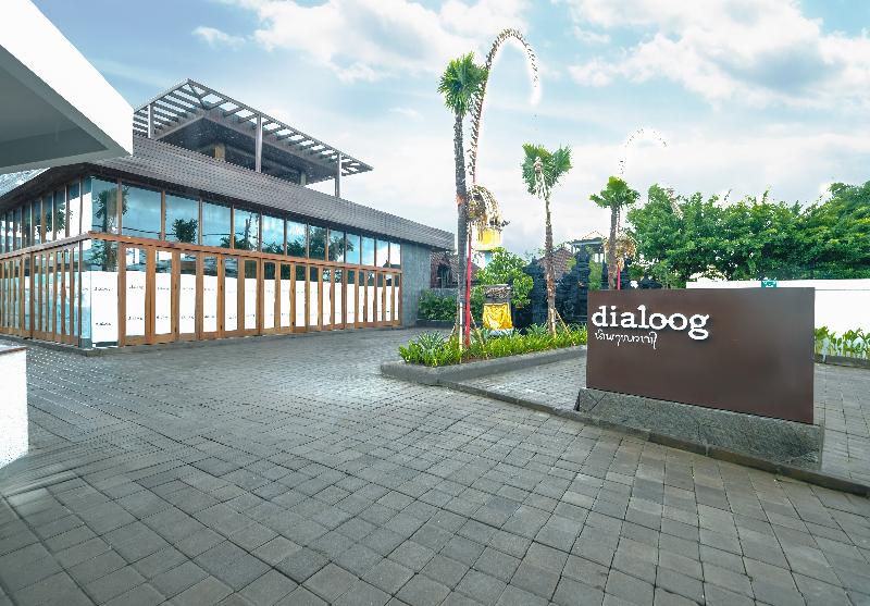 Dialoog Seminyak, Singapore