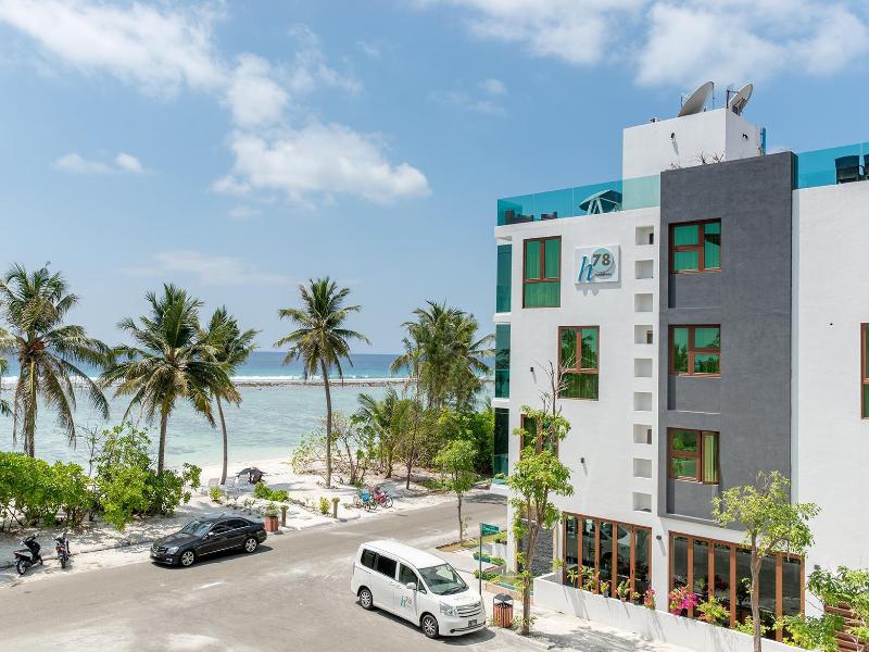 H78 Maldives, Singapore