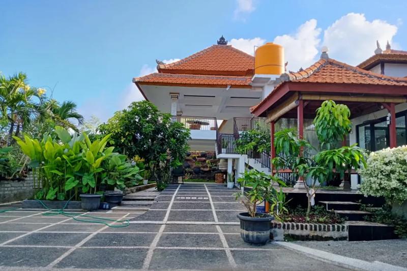 Umah Dayuh Uluwatu, Singapore