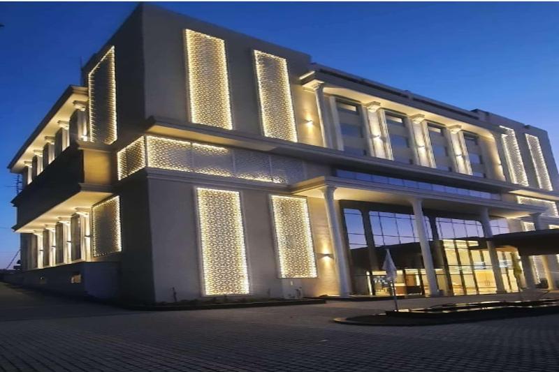 Ramada Encore By Wyndham Rajbagh Srinagar, 3-star hotel in Srinagar (and vicinity)