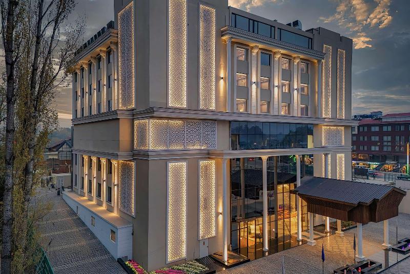 Photo of Ramada Encore By Wyndham Rajbagh Srinagar, 3-star hotel in Srinagar