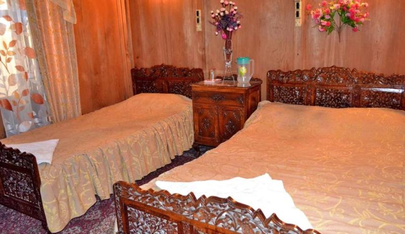 Photo of De Laila House Boat (Marketed By Sterling), 3-star hotel in Dal Lake
