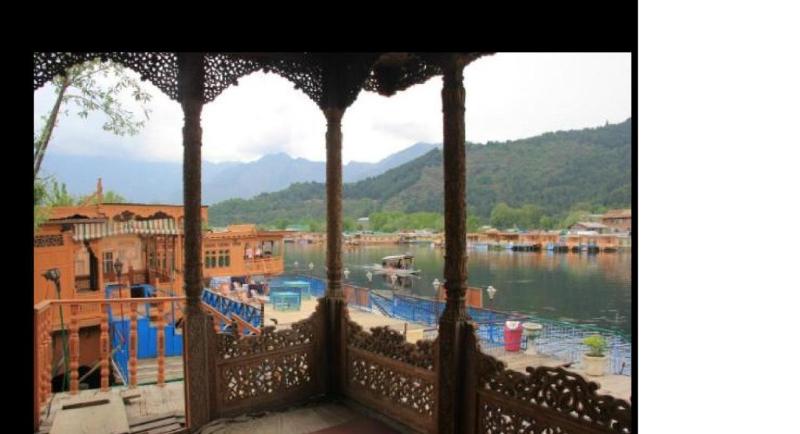 Photo of De Laila House Boat (Marketed By Sterling), 3-star hotel in Dal Lake