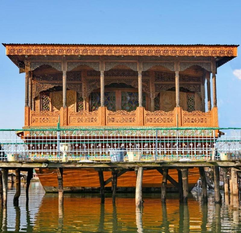 Photo of De Laila House Boat (Marketed By Sterling), 3-star hotel in Dal Lake