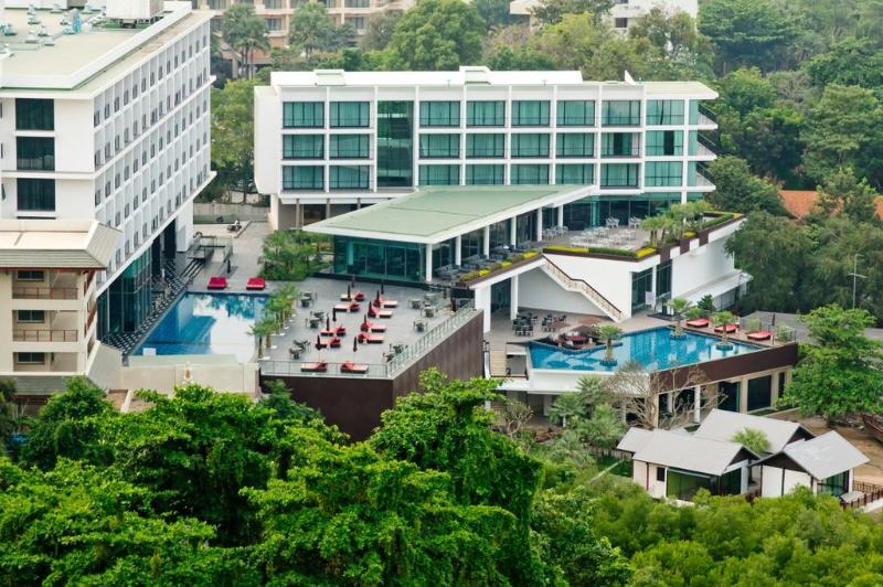 Way Hotel Pattaya, Singapore
