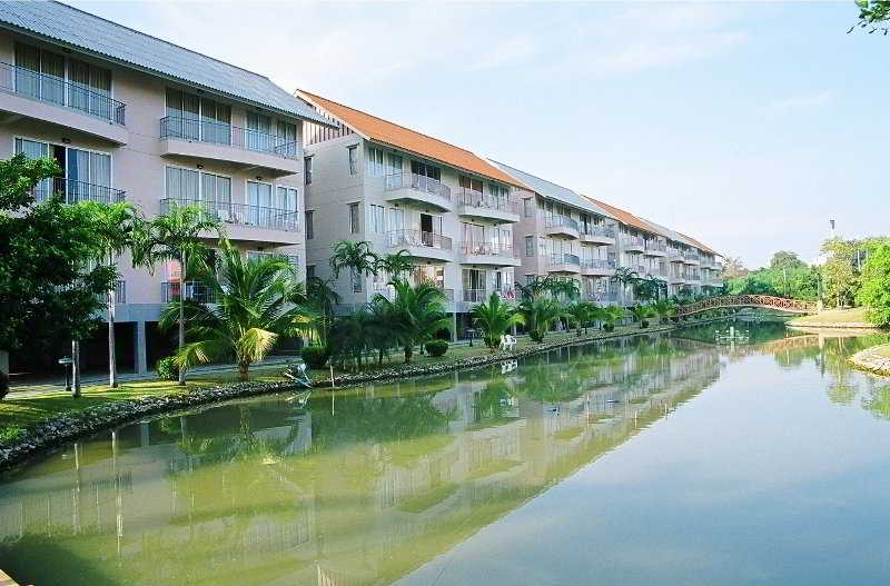 The Leela Resort & Spa Pattaya, Singapore