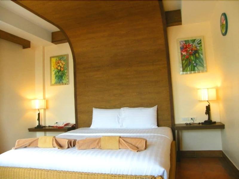 Photo of The Red Balcony Inn, 2-star hotel in Central Pattaya