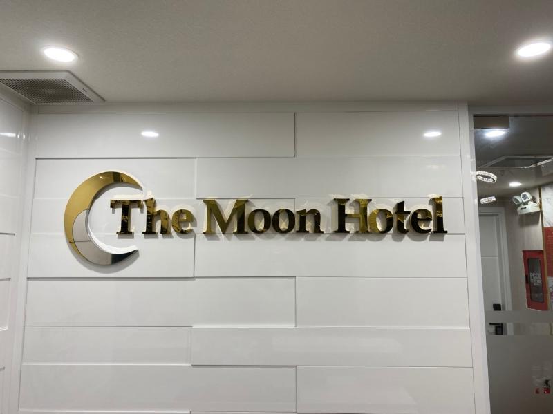 The Moon 2 Hotel, Singapore
