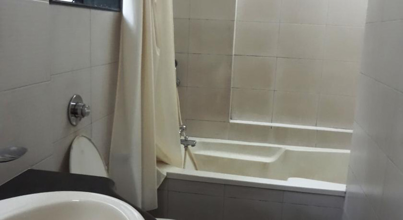 Photo of Hotel Cruz Royale, 3-star hotel in Mumbai (and vicinity)