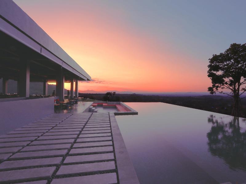 U Khao Yai, Singapore