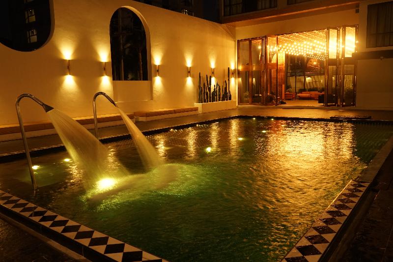 Beston Pattaya, Singapore