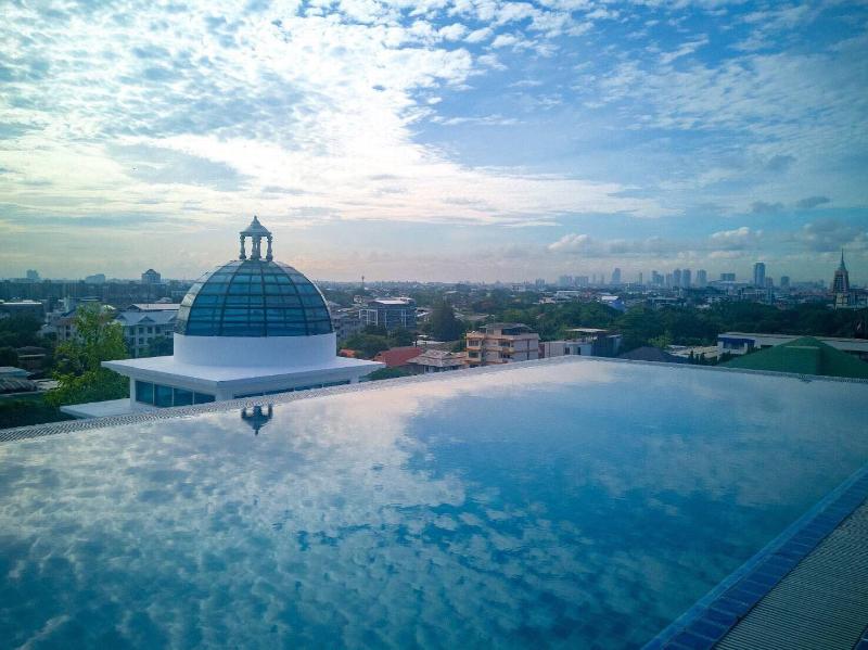 Romance Hotel Sukhumvit 97, Singapore