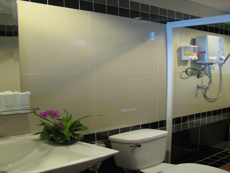 Photo of Nanaburi Hotel, 3-star hotel in Chumphon