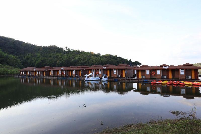 Photo of Nanaburi Hotel, 3-star hotel in Chumphon