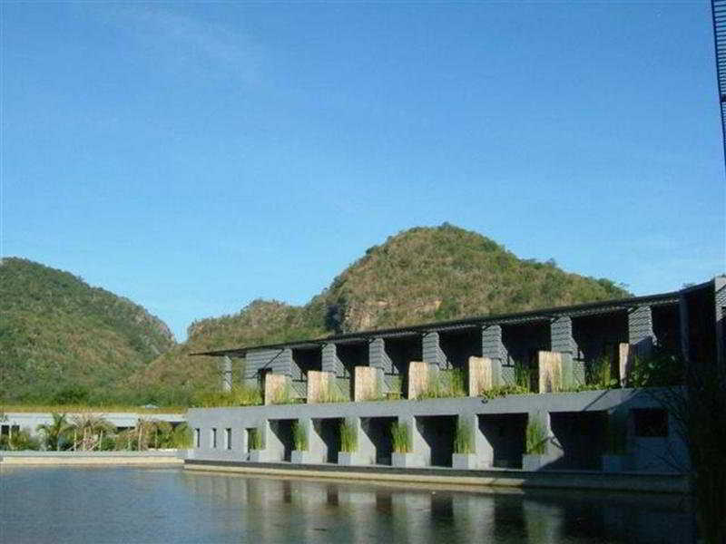 Avatarn Miracles Hotel, Uthai Thani exterior, 4-Star hotel in Ban Rai