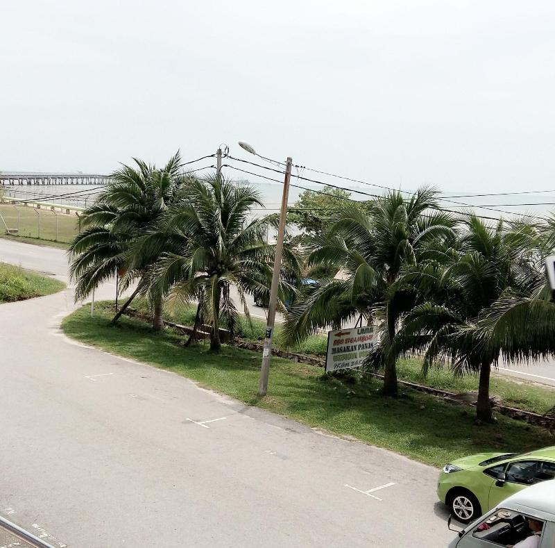 Photo of PD Sea Front Hotel, 2-star hotel in Port Dickson