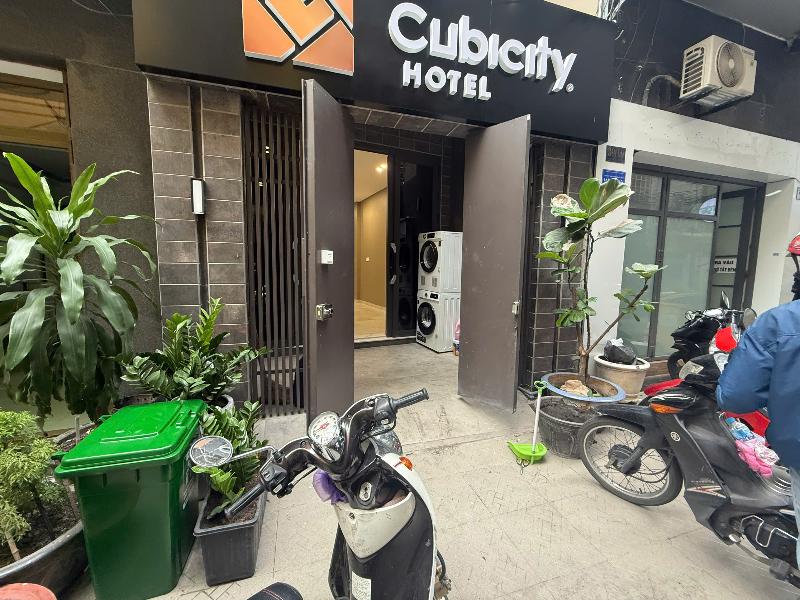Cubicity Pho Duc Chinh, Singapore