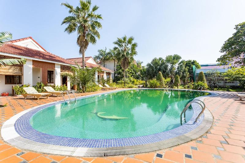 Bach Duong Phu Quoc Resort, Singapore