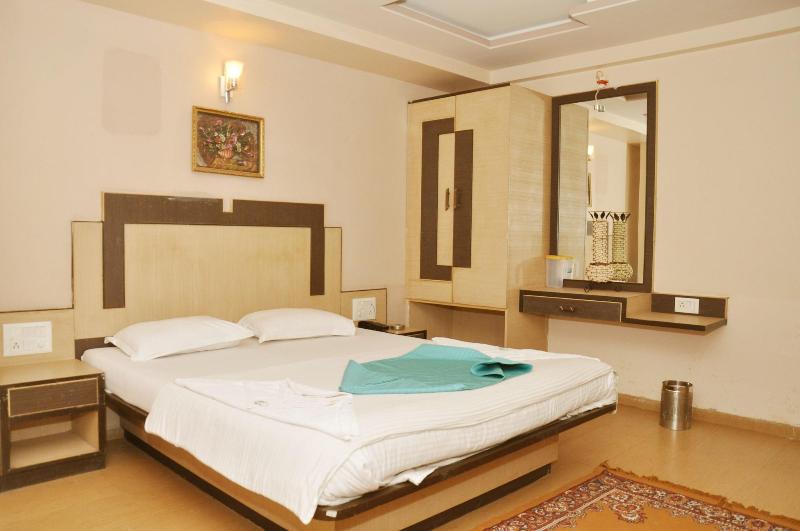 Photo of Hotel Sai Suraj Palace, 3-star hotel in Shirdi