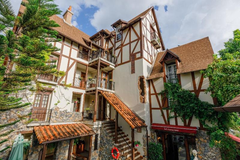 Photo of Le Charcoa Hotel, 3-star hotel in Chiang Mai