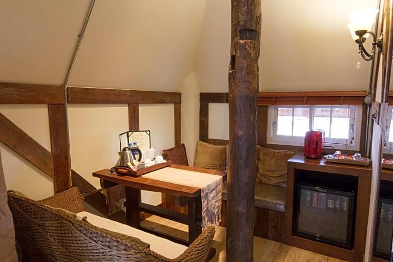 Photo of Le Charcoa Hotel, 3-star hotel in Chiang Mai