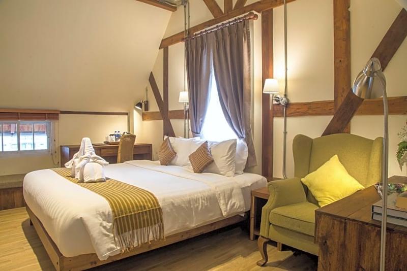 Photo of Le Charcoa Hotel, 3-star hotel in Chiang Mai