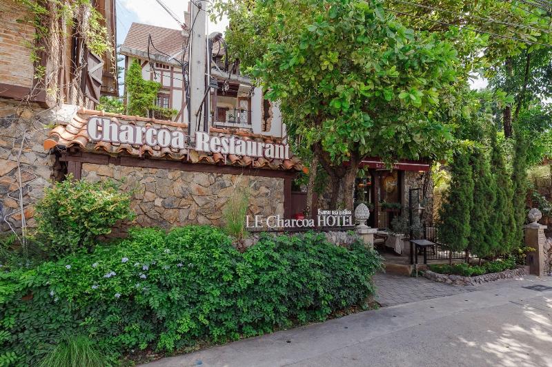 Photo of Le Charcoa Hotel, 3-star hotel in Chiang Mai