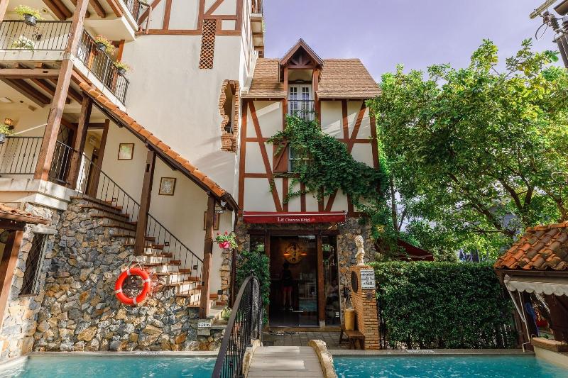 Photo of Le Charcoa Hotel, 3-star hotel in Chiang Mai