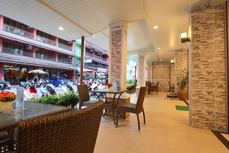 The Nice Patong Hotel, Singapore