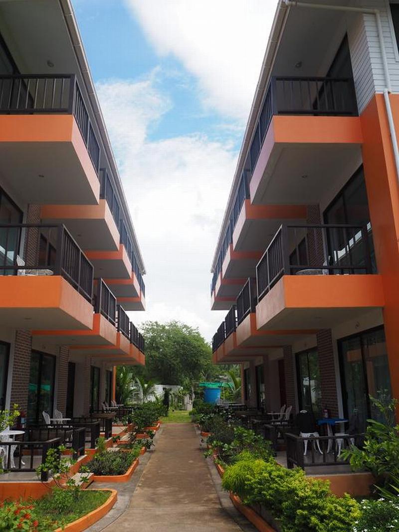 Bhumlapa Garden Resort, Singapore