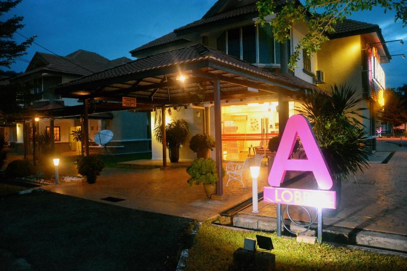Kertih Damansara Inn, Singapore