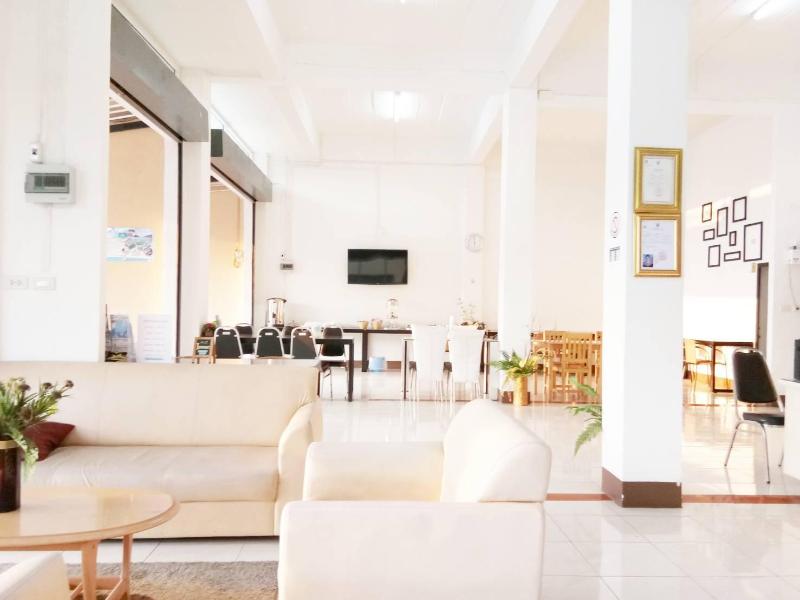 Photo of Rueangrat Hotel, 2-star hotel in Ranong