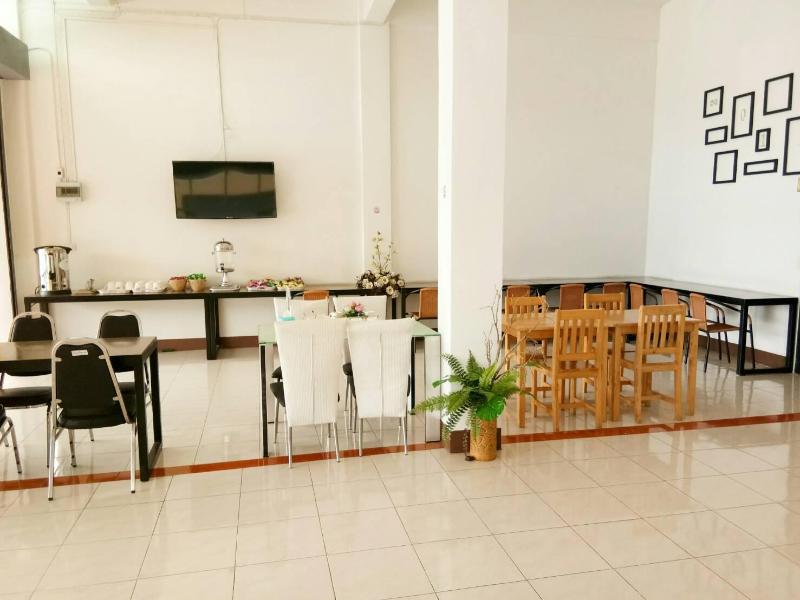 Photo of Rueangrat Hotel, 2-star hotel in Ranong