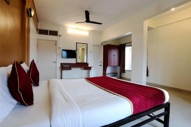 Photo of HMR Royal Inn, 3-star hotel in Pune District