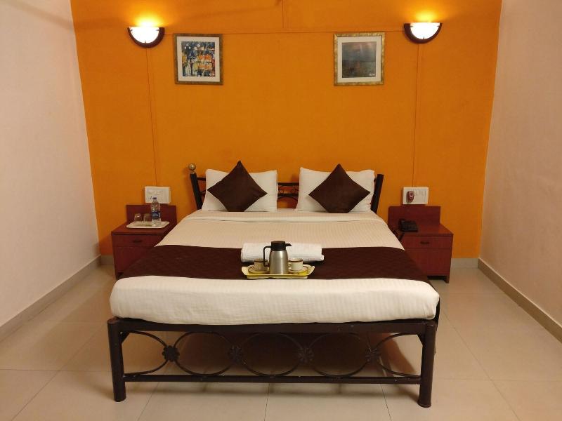 Photo of HMR Royal Inn, 3-star hotel in Pune District