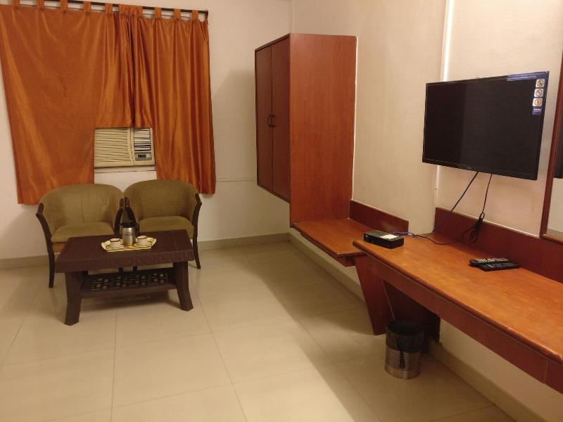 Photo of HMR Royal Inn, 3-star hotel in Pune District
