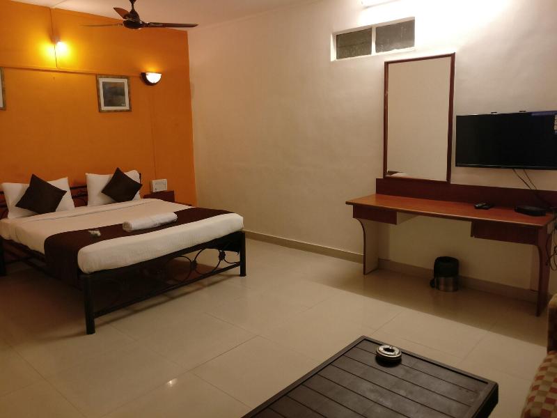 Photo of HMR Royal Inn, 3-star hotel in Pune District
